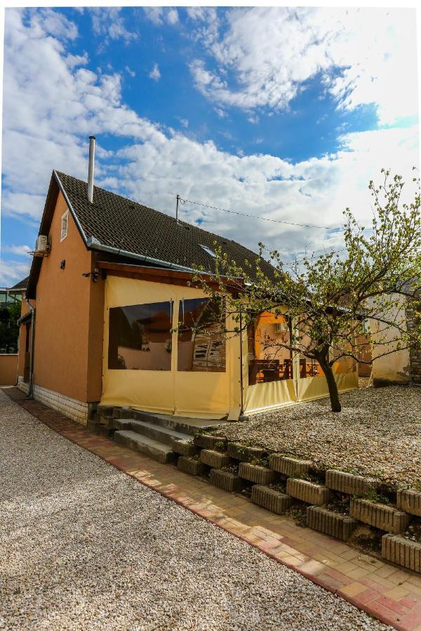 Gardi Apartman Szekszárd Exteriér fotografie